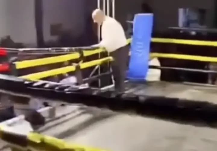 Dos jóvenes terminaron en el hospital tras caer de un ring