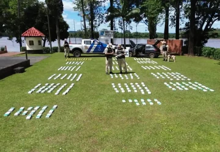 Secuestraron más de 330 kilos de marihuana abandonados en un auto