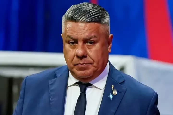 La AFA tuvo que suspender la conferencia del Superclásico y apuntó contra River
