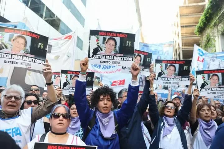 Marcha docente hasta la Casa de Corrientes en Buenos Aires para exigir justicia por Nanci