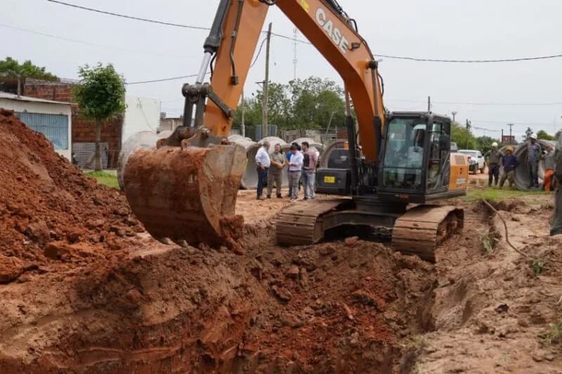 Avanzan las obras de desagüe en el barrio Quintana para conectar con el arroyo Pirayuí