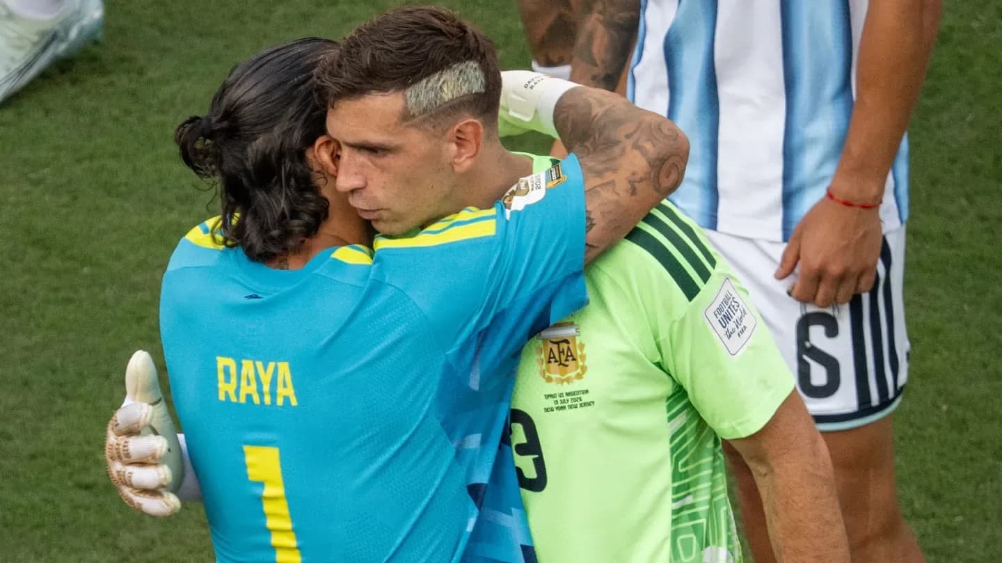 El Dibu reveló qué le dijo uno de los arqueros de España tras la final: "Menos mal que..." - TyC Sports