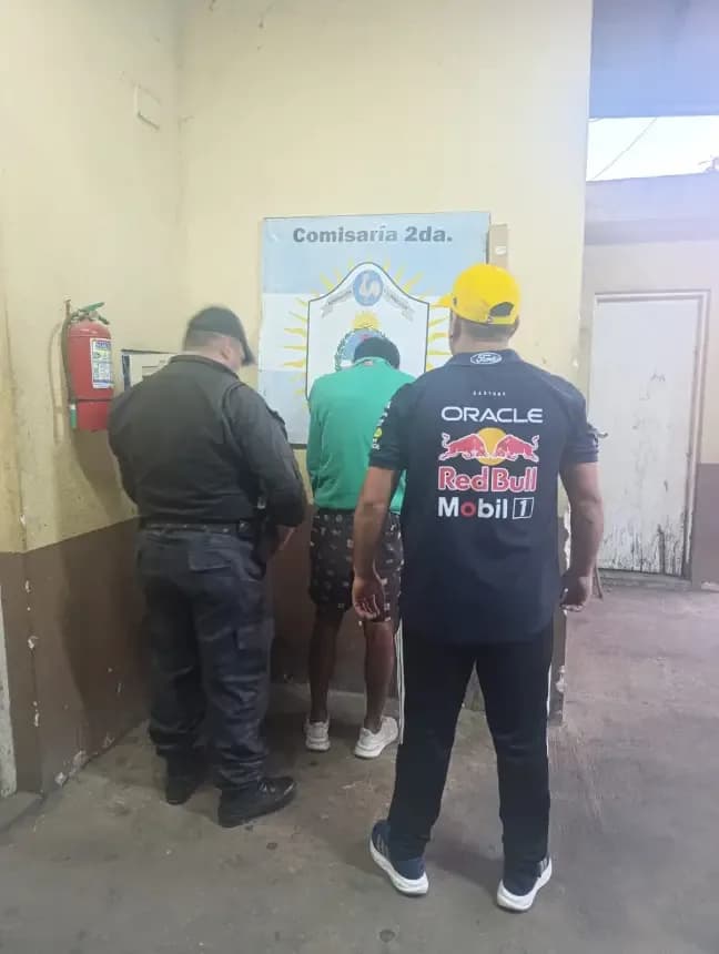 Detuvieron a un hombre acusado de robar elementos de un auto