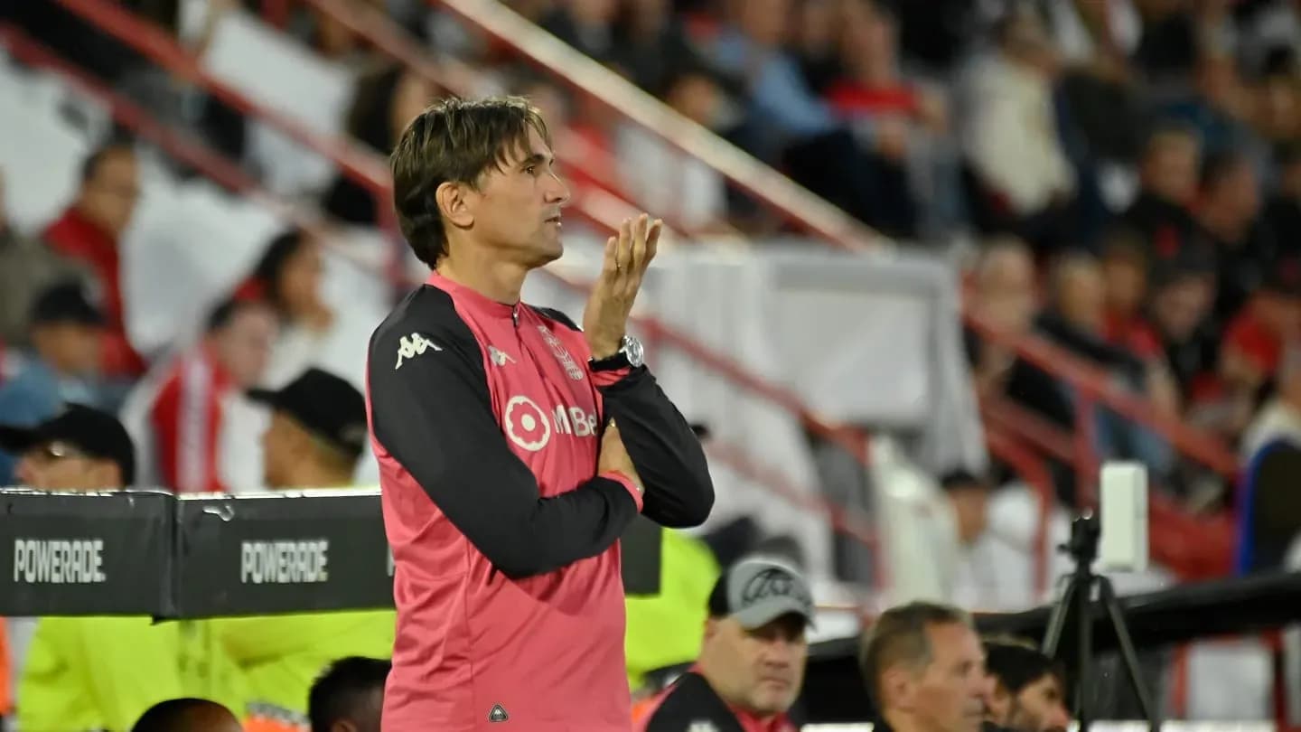 Diego Martínez, en la mira con silbidos y un mensaje contundente desde las tribunas de Huracán: "Andate a Boca" - TyC Sports