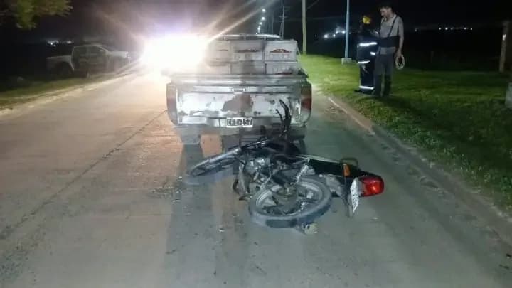 Un motociclista resultó herido tras chocar contra una camioneta