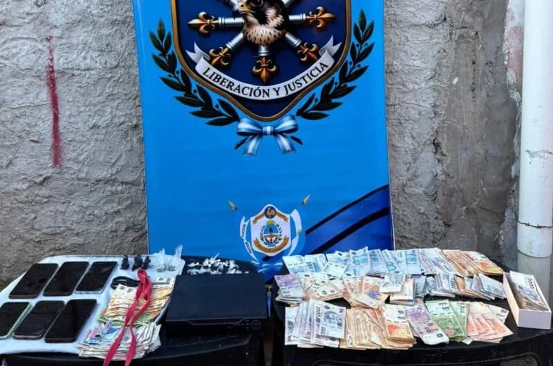 Golpe al microtráfico en el barrio Esperanza: con una detenida, secuestro de drogas y celulares