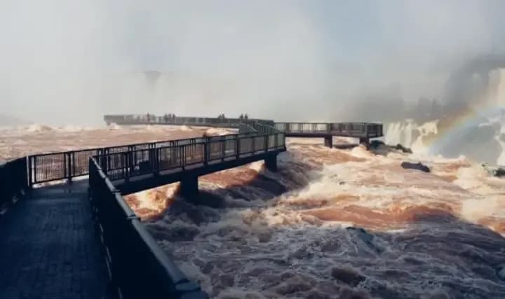 Tras 19 días cerradas, habilitaron las pasarelas de las Cataratas del lado brasilero